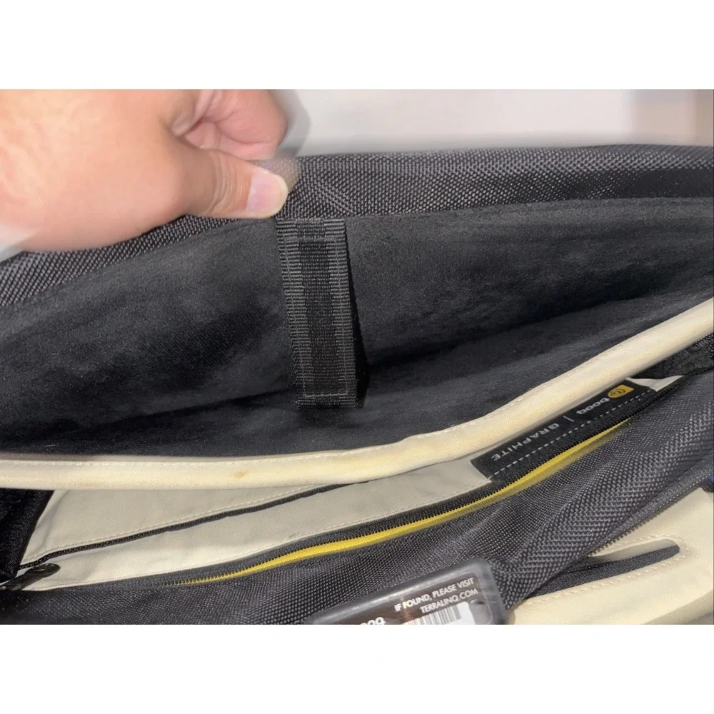 Booq 2 Hybrid Travel Messenger Laptop Camera Bag Duty Crossbody 19
